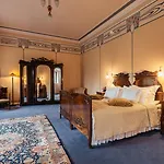 Ammende Restaurant And 5*