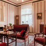 Ammende Restaurant And 5*