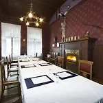 Ammende Restaurant And 5*