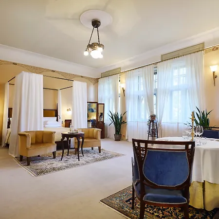 Hotel Ammende Restaurant And 5*