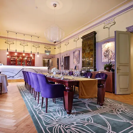 Ammende Restaurant And Hotelli 5*