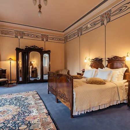 Ammende Restaurant And 5*